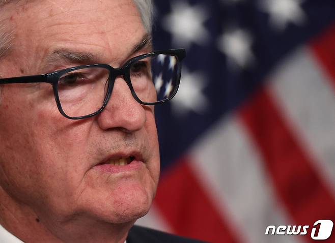 (워싱턴 AFP=뉴스1) 우동명 기자 = 제롬 파월 미국 연방준비제도(Fed·연준) 의장이 1일(현지시간) 워싱턴 연준의공개시장위원회(FOMC) 정례회의서 기준금리를 0.25% 포인트 인상 후 기자회견을 갖고 “인플레이션 완화가 시작됐지만, 승리를 선언하기에는 너무 이르다"면서 “당분간 긴축 기조를 이어가며 두어번의 금리인상이 더 필요하다”고 밝히고 있다.   ⓒ AFP=뉴스1  Copyright (C) 뉴스1. All rights reserved. 무단 전재 및 재배포 금지.