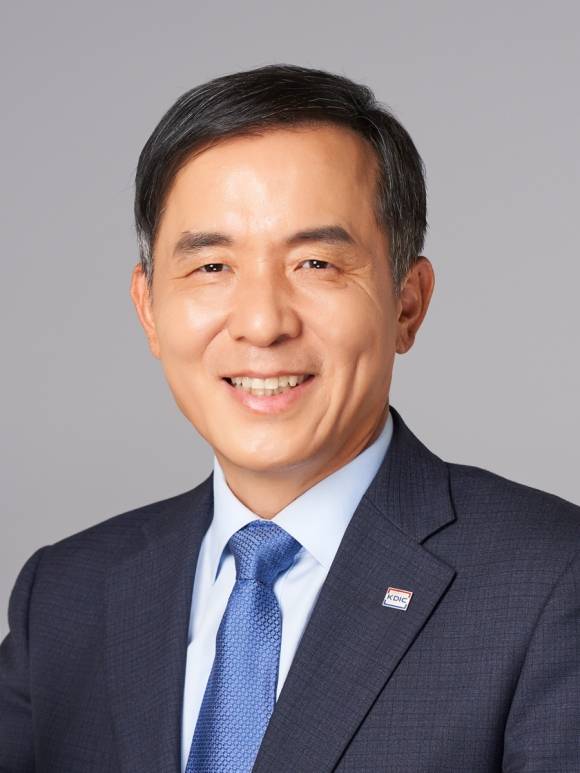 위성백 국민대 특임교수