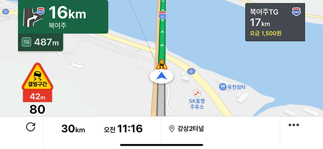 T맵 내비가 속도로의 실시간 결빙 정보를 음성·이미지로 안내한다.