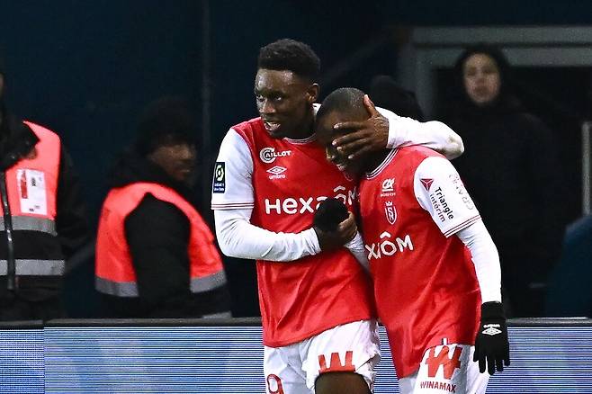 ▲ 프랑스 리그앙에서 14골로 득점 1위를 달리고 있는 폴라리 발로건(오른쪽). ⓒ연합뉴스/AFP