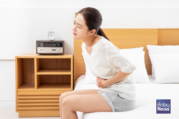 소화불량은 음식을 먹은 후 소화가 원활하지 않아 발생하는데 여러 증상으로 나타날 수 있습니다. ⓒ베이비뉴스