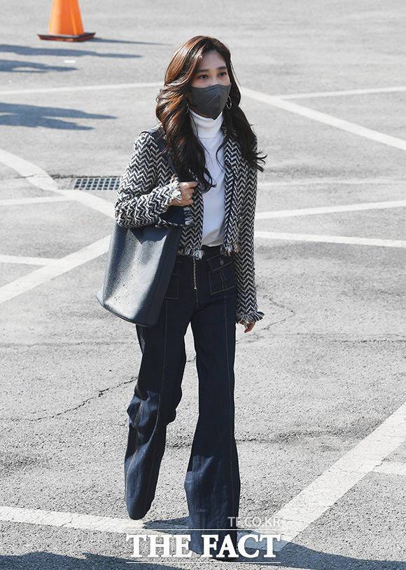 아들 임모 군의 중학교 졸업식에 참석한 이부진 호텔신라 사장(사진=더팩트 제공)