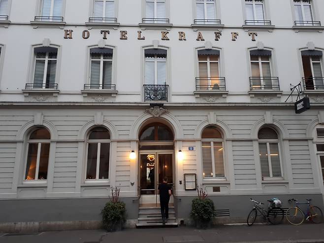 헤르만 헤세가 장기투숙하며 '황야의 이리'를 쓴 호텔 크라프트. /사진=조성관 작가