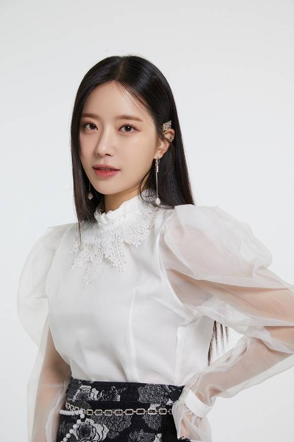 송민경이 2월 4일 세미 트로트 '큰 거 온다'를 발표한다. /아츠로이엔티 제공