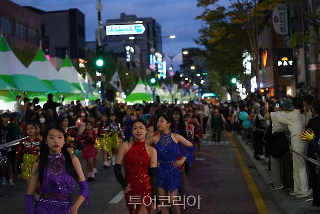 올해 4년만에 열려 관광객 12만 명을 유치한 '설악문화제'