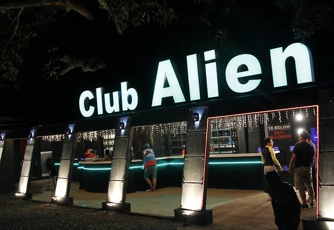 필리핀 보홀에 처음 생긴 클럽 에일리언