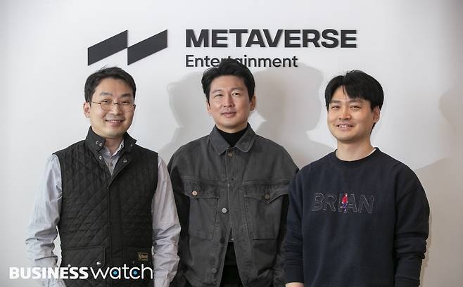 걸그룹 '메이브'를 탄생시킨 주역들이다. (왼쪽부터)강성구 TD실장, 안성원 AD, 이상후 사업팀장이 메타버스엔터테인먼트 사옥에서 포즈를 취하고 있다. /사진=이명근 기자 qwe123@