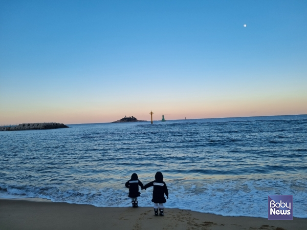 이 시절에 배우는 것은 평생을 살아갈 기초다. 더없이 자연스럽고 즐겁게 배워야 한다. 세상이 바뀌었고 아이들이 이 세상을 학습하는 일도 바뀌었다. 그걸 받아들여야 아이들이 또 새롭게 큰다. ⓒ베이비뉴스