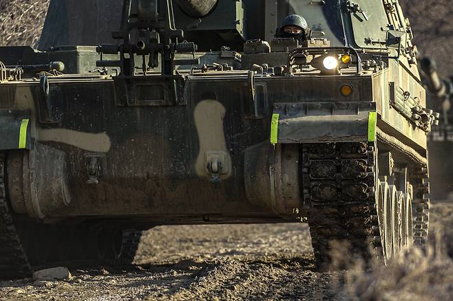 9일 강원도 인제에서 육군 12사단 K-9 자주포가 기동하고 있다. (12사단 제공)