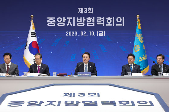 윤석열 대통령이 10일 전북 전주시 전북도청에서 열린 제3회 중앙지방협력회의에 참석해 모두 발언하고 있다. (대통령실 제공) 2023.2.10/뉴스1 ⓒ News1
