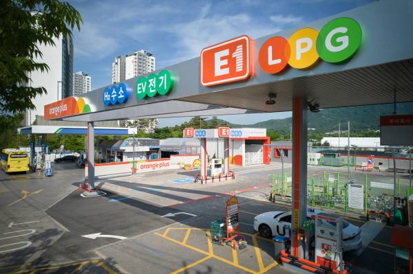E1의 과천 LPG 수소 전기 복합충전소.
