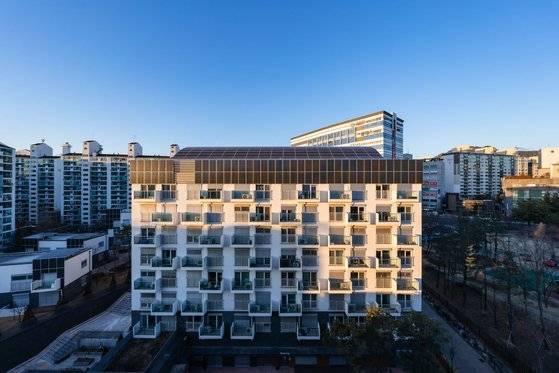 제로에너지주택인 노원 이지하우스. 이응신 교수