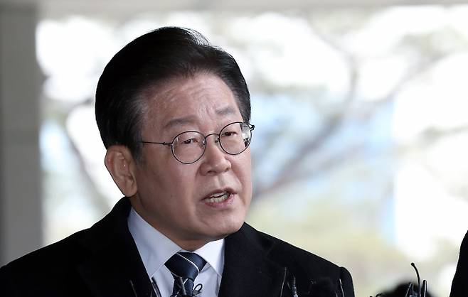 이재명 더불어민주당 대표가 대장동 개발 특혜 의혹 사건 관련 2차 검찰 조사를 받기 위해 10일 오전 서울 서초구 서울중앙지방검찰청에 출석하고 있다. /사진= 로이터