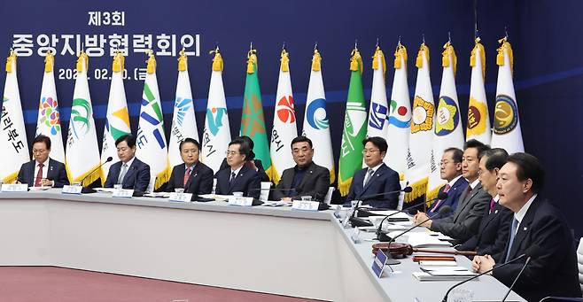 윤석열 대통령이 10일 전북 전주시 전북도청에서 열린 제3회 중앙지방협력회의에서 발언하고 있다. [연합]