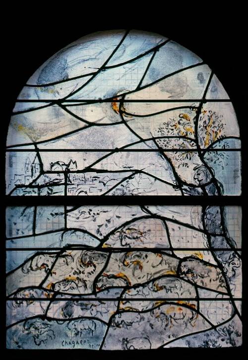 Vitrail de Chagall dans la chapelle du Saillant [google arts & culture]