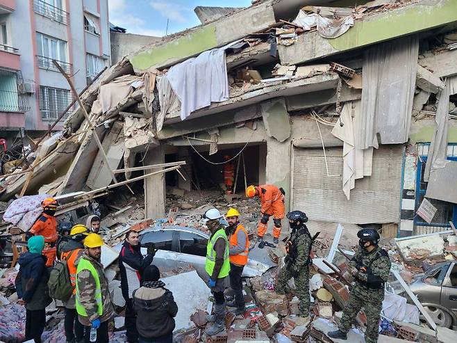 대한민국 긴급구호대(KDRT)가 11일(현지시간) 이날 오전부터 튀르키예 재난당국이 요청한 생존자 의심지역에서 수색 작전을 전개하고 있다. [KDRT 제공]