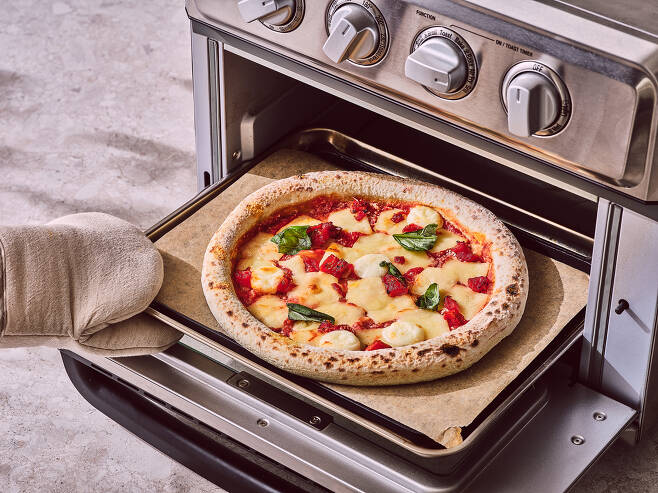 에어프라이어, 전자레인지 등으로 가정에서도 간편하게 즐길 수 있는 '워커힐 피자'