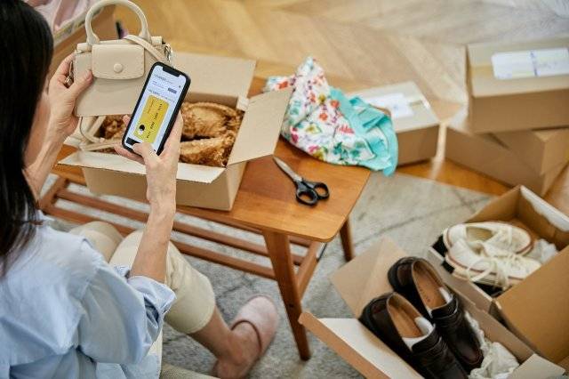 쇼핑을 통해 기분이 좋아지는 느낌은 상당히 일시적이기 때문에 쾌감을 느끼기 위해서 반복적으로 사고, 또 사게 된다. 게티이미지뱅크