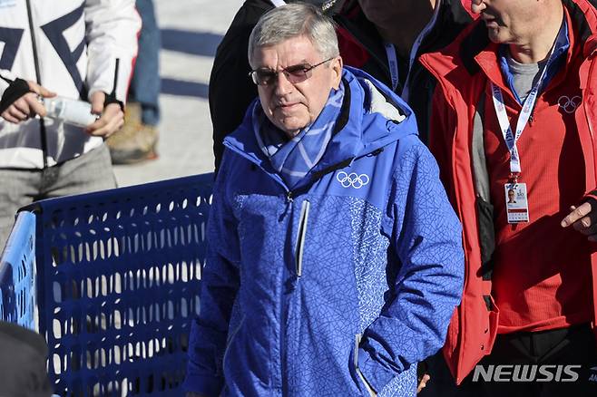 [AP/뉴시스] 12일 토마스 바흐 IOC 위원장이 프랑스 개최 알파인 스키 세계선수권대회 현장을 방문했다.