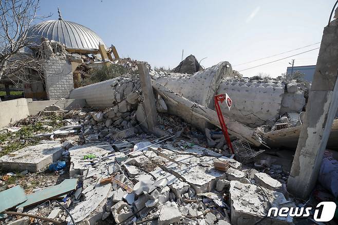 13일(현지시간) 튀르키예 안타키아 시내 한 이슬람사원이 지진 피해로 인해 무너져 있다. 2023.2.13/뉴스1 ⓒ News1 김도우 기자