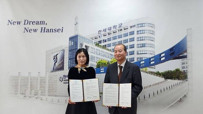 의왕시청소년재단(이사장 김성제) 의왕시청소년수련관은 지난 9일과 10일 각각 한세대학교와 경기대학교 청소년학전공과 업무협약을 체결했다고 13일 밝혔다.