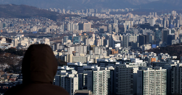 서울 중구 남산에서 바라본 서울 시내 아파트 전경. [사진=뉴시스]