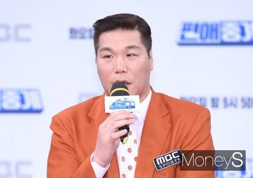 전 농구선수 겸 방송인 서장훈이 자신의 쌍꺼풀 성형 수술 의혹에 "내 쌍꺼풀 수술 한 사람 있으면 나오라"고밝힌다. 사진은 지난 2019년 11월5일 서울 마포구 상암동 MBC 골든마우스홀에서 열린 MBC 예능 '편애중계' 제작발표회에 참석한 서장훈. /사진=장동규 기자