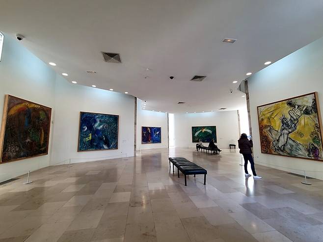 니스에 있는 샤갈 미술관 내부의 모습