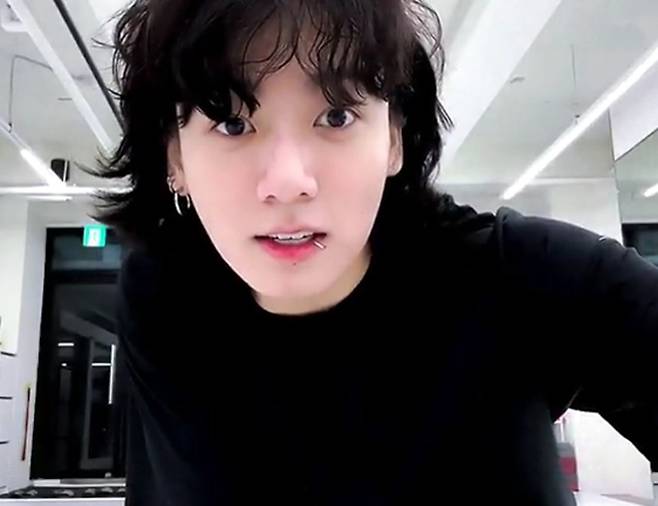 방탄소년단 정국 새벽 운동 라이브 980만명 시청..전 세계 1위