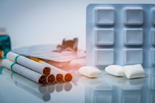 금연 껌·사탕 중독은 서서히 복용량을 줄이며 해결할 수 있다 . /게티이미지뱅크