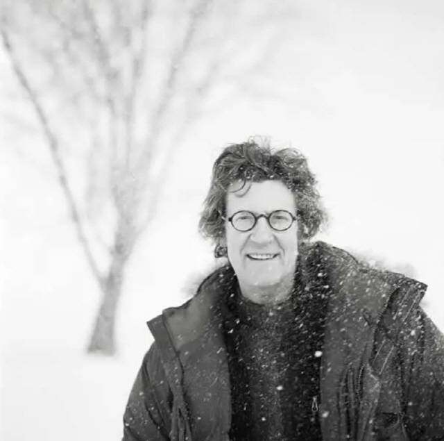 ▲ 위쪽부터 마이클 케나 작가