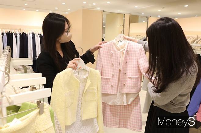 롯데백화점 광주점  4층 여성패션 매장에서는 봄맞이 새단장이 한창이다/사진=롯데백화점 홍보 3팀 제공.