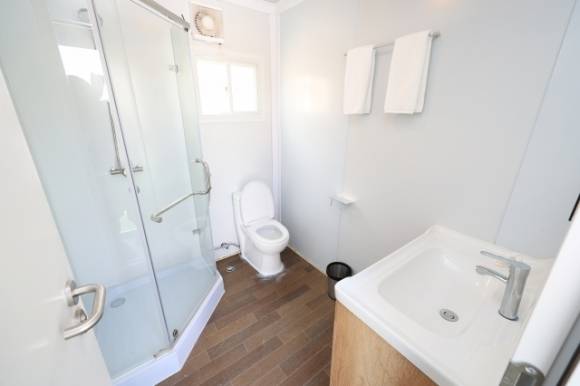 2022 카타르 월드컵 개막을 앞두고 언론에 공개된 카타르 도하의 팬 빌리지 모습. 이곳 숙소는 컨테이너를 활용해 만들었다. 연합뉴스