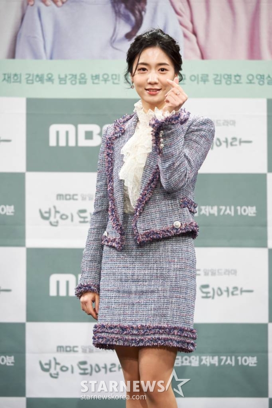 As a result of the coverage on the 14th, jung woo-yeon was cast as the main actor in MBCs new daily drama The Relationship of Sky (playwright Yeo Jung-mi, director Kim Jin-hyung).Skys Relationship is a work that depicts my life, Lee Hae-in, who was put in a different fate as a child after Witchs Game.Jung woo-yeon played the role of Kang Se-na in this film, and Kang Se-na is the main actress who leads the play with the heroine Lee Hae-in (Jeon Hye-yeon).Jung woo-yeon continues his career as an actor in 2023 with the ENA new drama Oh! Young Shin Lee followed by The Edge of Sky.In particular, jung woo-yeon will come back to MBC daily drama in two years after the daily drama Become Bob in 2021. In Become Bob, he plays the role of Young Shin and draws the image of youth in his twenties.He will take on the role of the daughter of the upper class family in this Skys relationship and transform into acting. He will show off his charisma, coolness, but love and heartwarming charm.In addition, Jeon Hye-yeon, jung woo-yeon, and Seo Han-gyeol played the main actor in Skys relationship. It is scheduled to start shooting soon and will be broadcast in April.On the other hand, jung woo-yeon changed its name from jung woo-yeon to jung woo-yeon in 2020. Since then, it has actively acted as an actor.