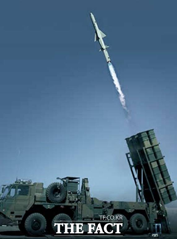 일본 육상자위대의 12식 지대함 미사일. 일본 방위성은 12식 지대함 미사일의 사거리를 100km에서 1000km로 늘려 2026 회계연도부터 배치할 예정으로 있다. /더팩트DB