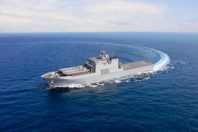 코브라골드 훈련에 참가하는 4,900톤급 상륙함 일출봉함(LST-Ⅱ)의 항해 사진. 해군 제공