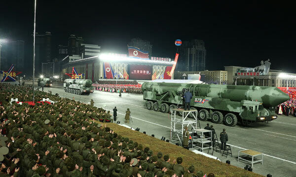 지난 8일 평양 김일성광장에서 열린 열병식에서 북한이 공개한 신형 대륙간탄도미사일(ICBM). 평양 노동신문=뉴스1