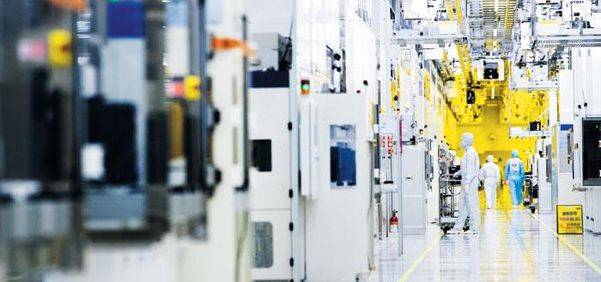 삼성전자 화성캠퍼스에 위치한 반도체 생산라인 내 클린룸 전경.