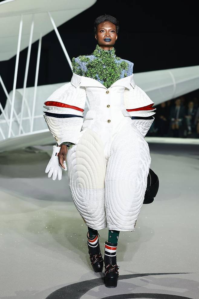 톰 브라운 2023 F/W 컬렉션