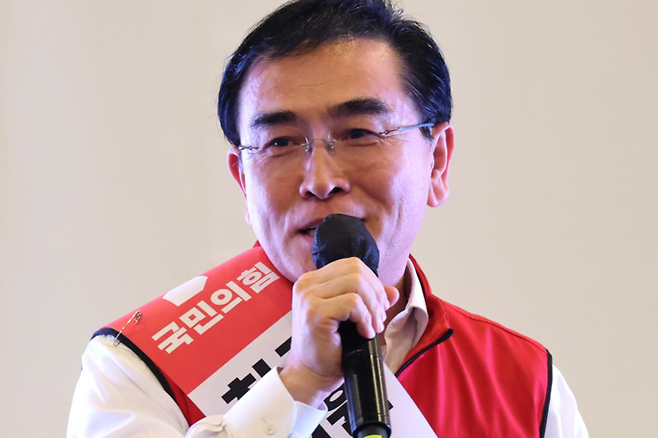 태영호 국민의힘 최고위원 후보가 지난 13일 제주 제주시 퍼시픽호텔에서 열린 ‘힘내라! 대한민국 - 제3차 전당대회 제주 합동연설회’에서 정견발표를 하고 있다. 연합뉴스