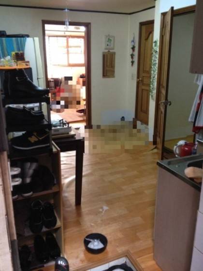 할머니가 홀로 숨진 어느 집안의 모습. 함께 살던 반려견이 뒤따라 무지개다리를 건넜다. 떠난 뒤 남겨질 존재들에 대한 생각을 해달라고 했다. 잘 살아달라는 당부였다./사진=김새별 바이오해저드 대표