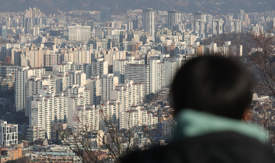 16일 국토연구원에 따르면 지난달 서울 주택매매시장 소비심리지수는 전월(82.1)에 비해 11.7포인트 오른 93.8로 집계됐다. 부동산시장 소비심리지수는 0~200 사이에서 정해지는데, 100을 넘으면 가격상승이나 거래증가 응답이 많다는 의미다./사진=뉴시스