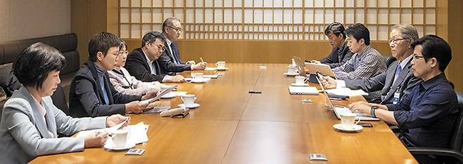 왼쪽부터 김별아·김재련·민세진·한준·박상욱·김태수·장부승 위원, 김도연 위원장, 안덕기 부국장. /김지호 기자