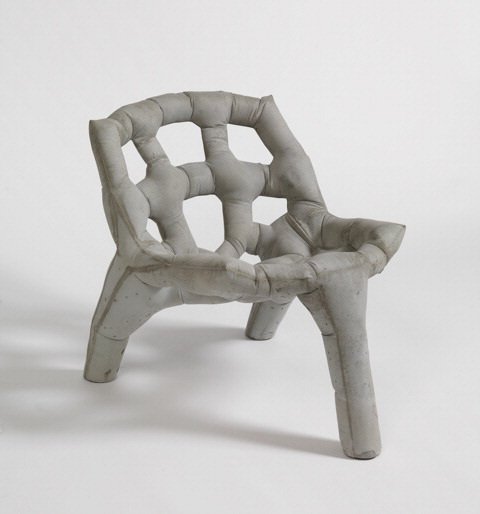 콘크리트 의자, 2010.