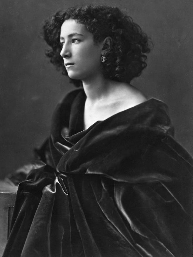 사진작가 펠릭스 나다르가 찍은 배우 사라 베르나르.