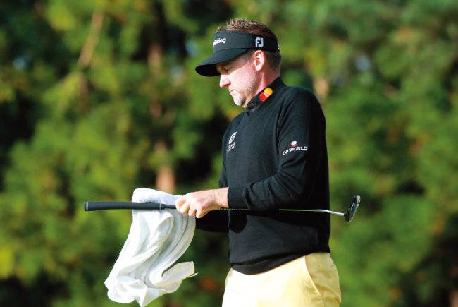 지난해 10월 PGA투어 더CJ컵에 출전해 수건으로 그립을 닦는 이언 폴터. [박태성 작가 제공]