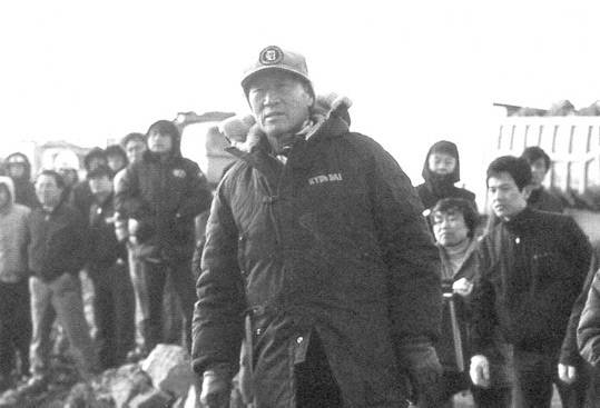 정주영 회장은 수시로 서산AB지구 공사현장을 찾아, 진두지휘했다.(사진 아산정주영닷컴)닷컴)