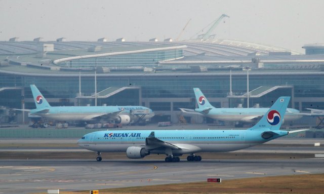 인천국제공항 제2여객터미널의 대한항공 여객기. 뉴스1