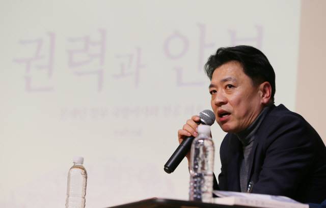 ▲ 19일 오후 제주시 김만덕기념관에서 부승찬 전 국방부 대변인이 자신의 신간 ‘권력과 안보-문재인 정부 국방비사와 천공 의혹’ 북콘서트를 진행하고 있다. 연합뉴스
