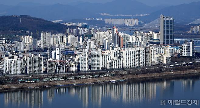 15일 서울 광진구 테크노마트 및 일대 아파트 모습. [임세준 기자]